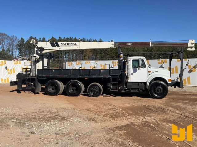 Image of International 4900 equipment image 3