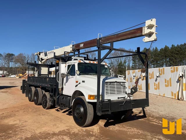 Image of International 4900 equipment image 2