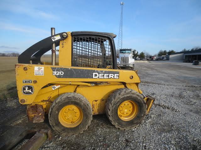 Image of John Deere 320 equipment image 4