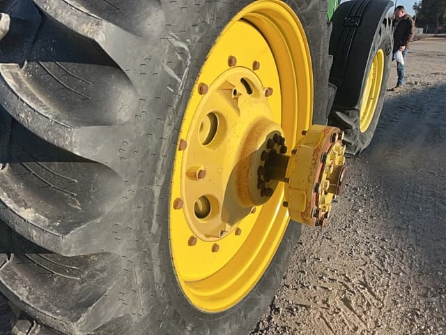 Image of John Deere 8220 equipment image 3