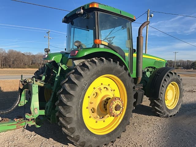Image of John Deere 8220 equipment image 1