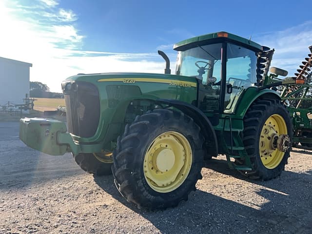 Image of John Deere 8220 equipment image 2
