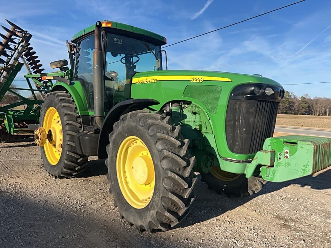 Image of John Deere 8220 Primary image