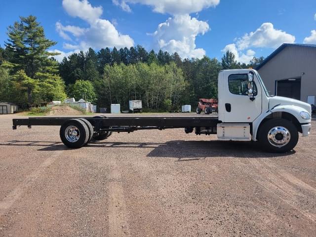 Image of Freightliner Business Class M2 equipment image 2