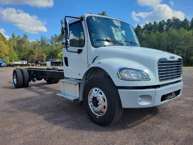 Image of Freightliner Business Class M2 equipment image 1