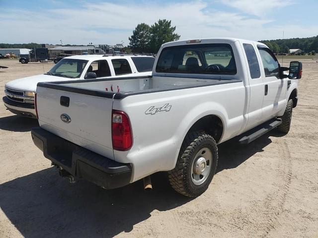 Image of Ford F-250 equipment image 2