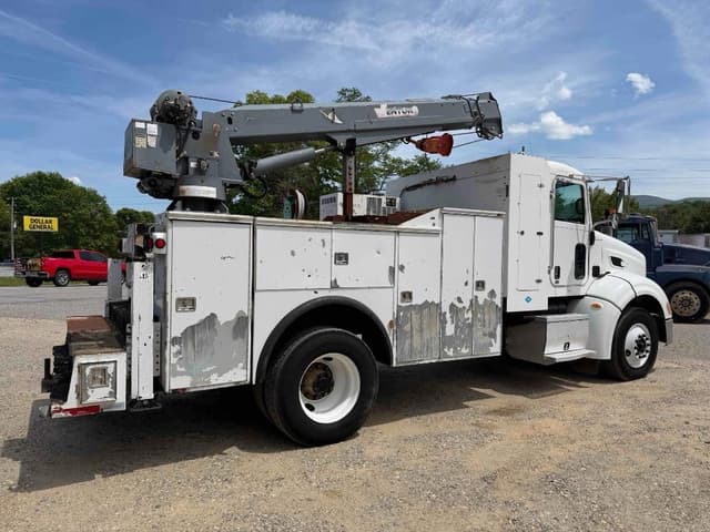 Image of Peterbilt 384 equipment image 3