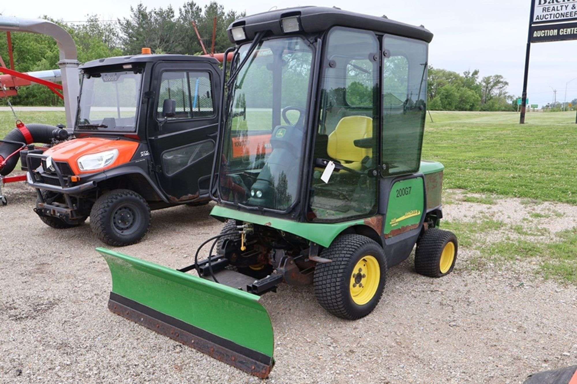 John Deere 1445 Series II Equipment Image0