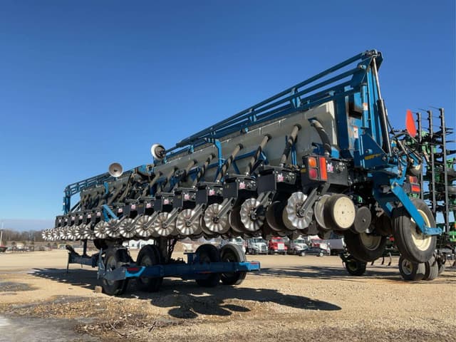 Image of Kinze 3650 equipment image 4