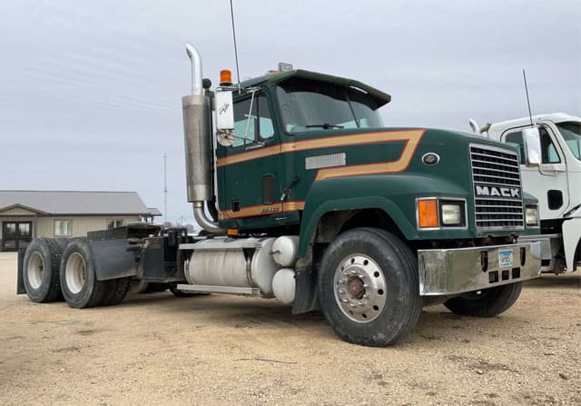 Image of Mack CH613 equipment image 1