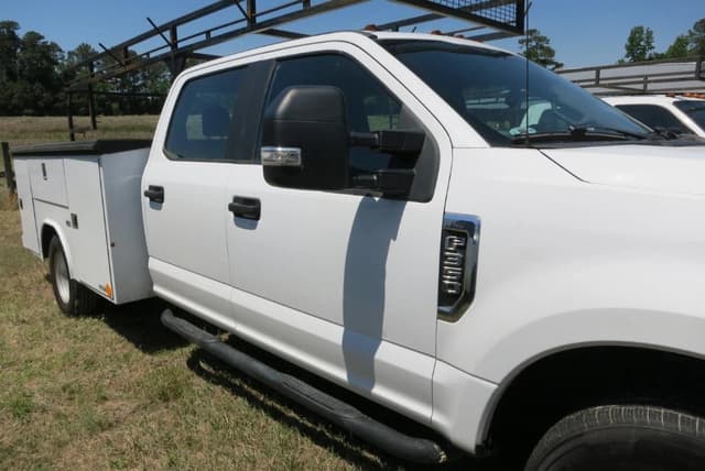 Image of Ford F-350 equipment image 3