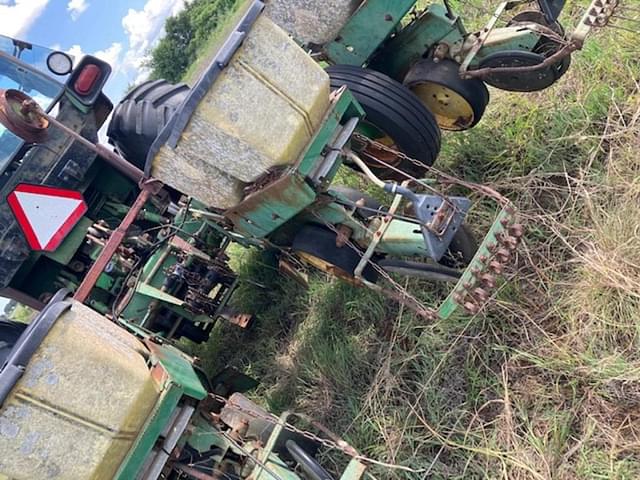 Image of John Deere 7100 equipment image 1