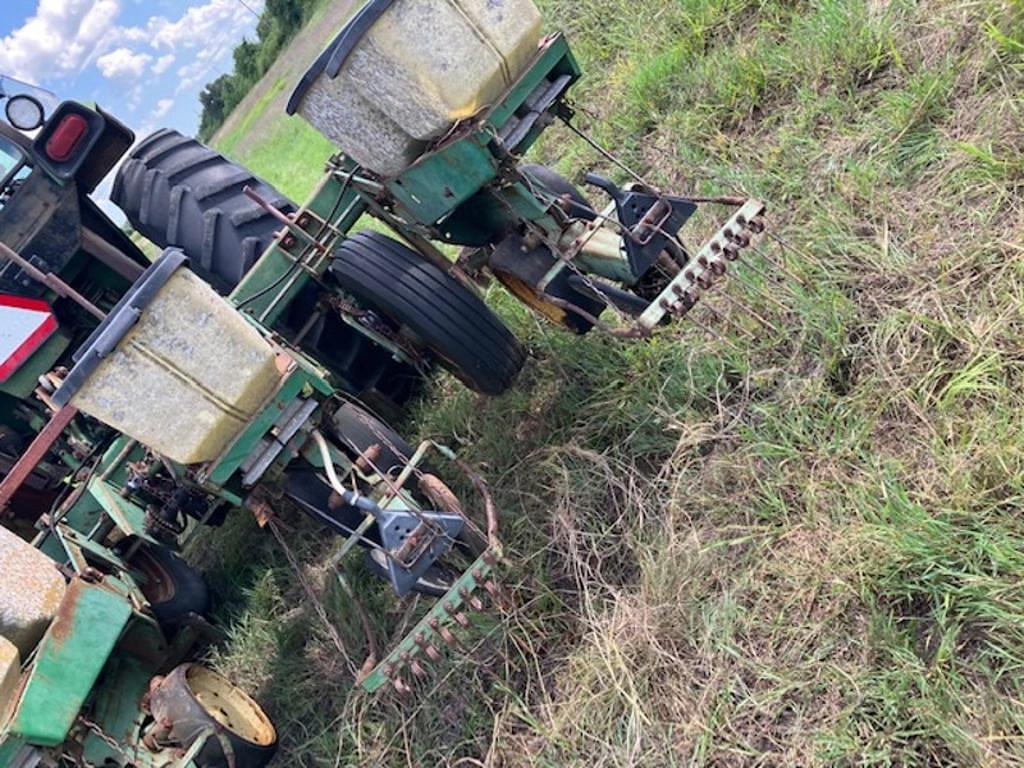 Image of John Deere 7100 Primary image