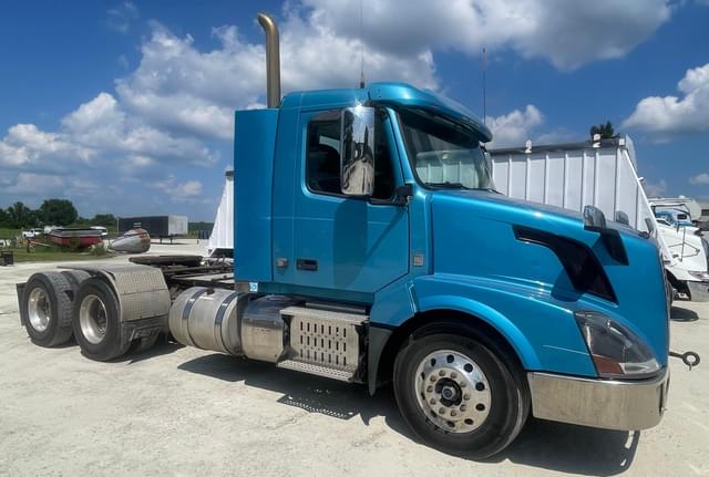Image of Volvo VNL equipment image 1