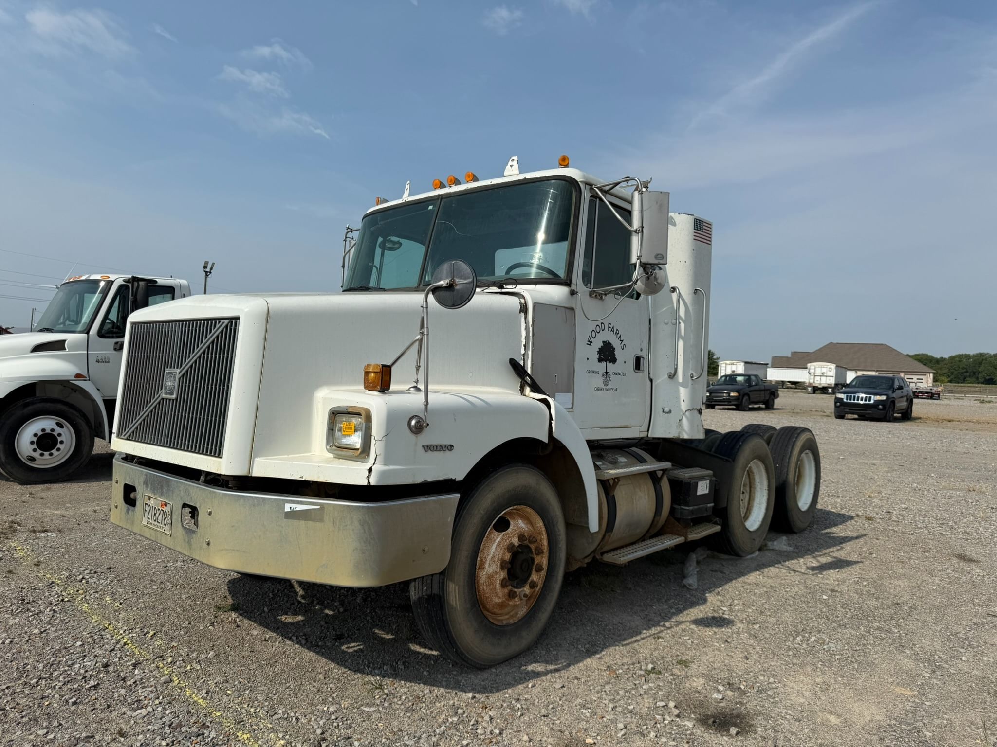 1997 Volvo WG Equipment Image0