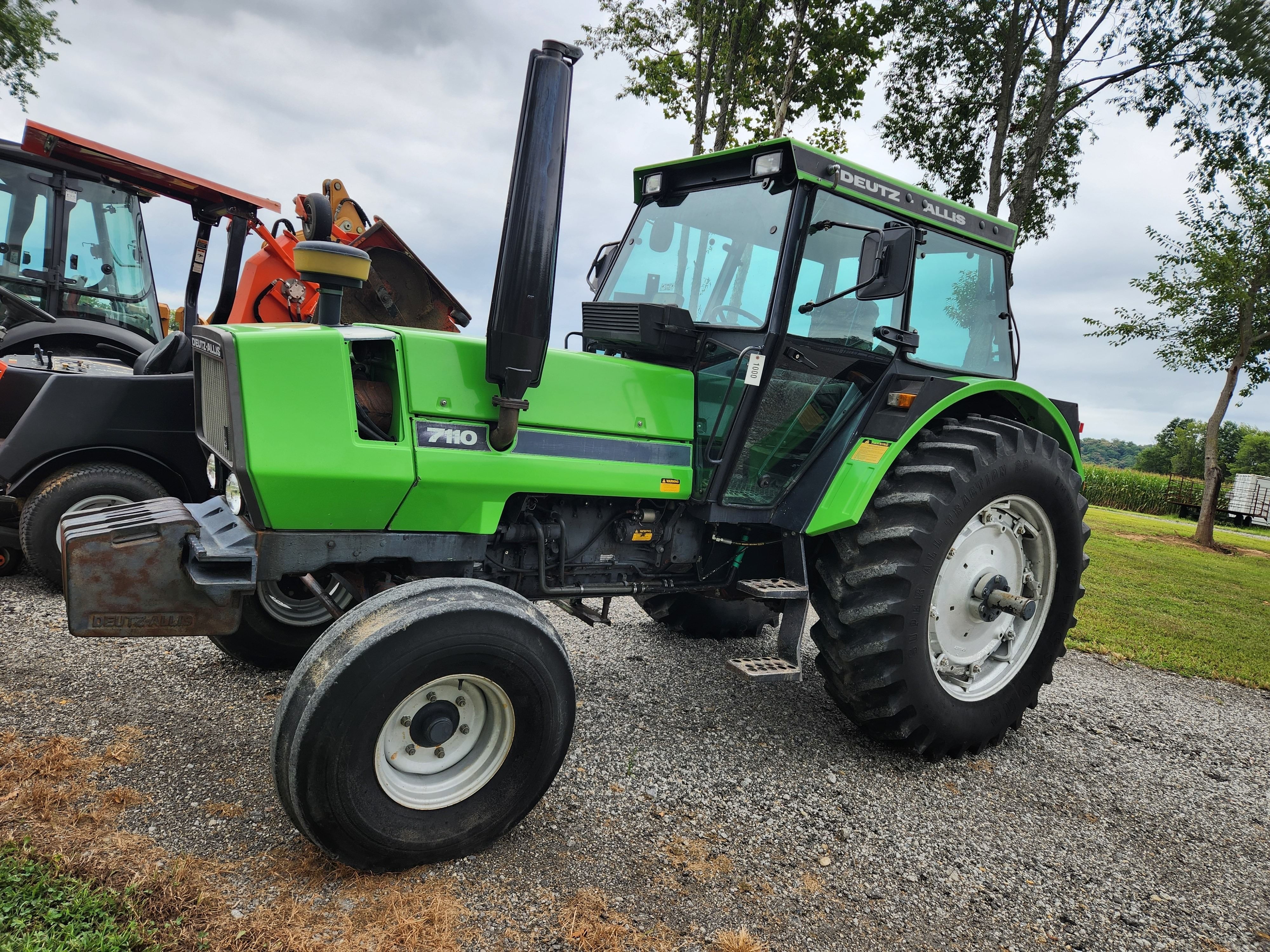 1989 Deutz-Allis 7110 Equipment Image0