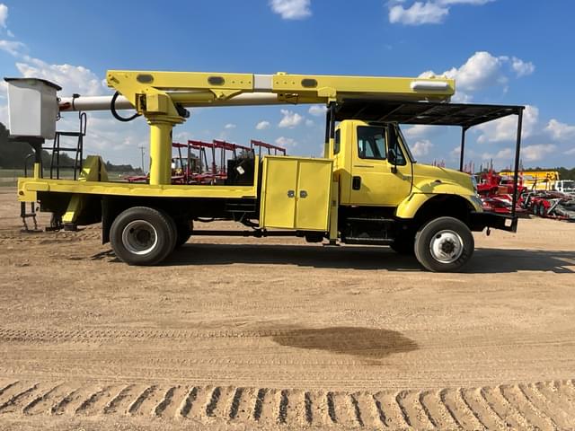 Image of International 7300 equipment image 3