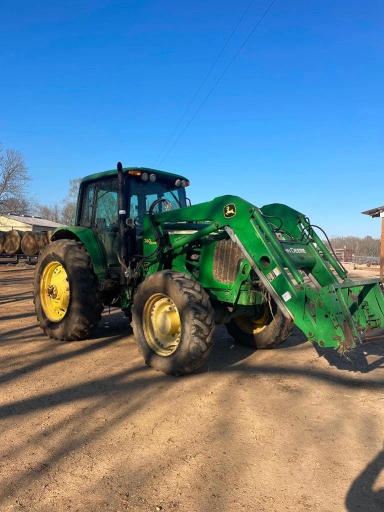 John Deere 7130 Equipment Image0