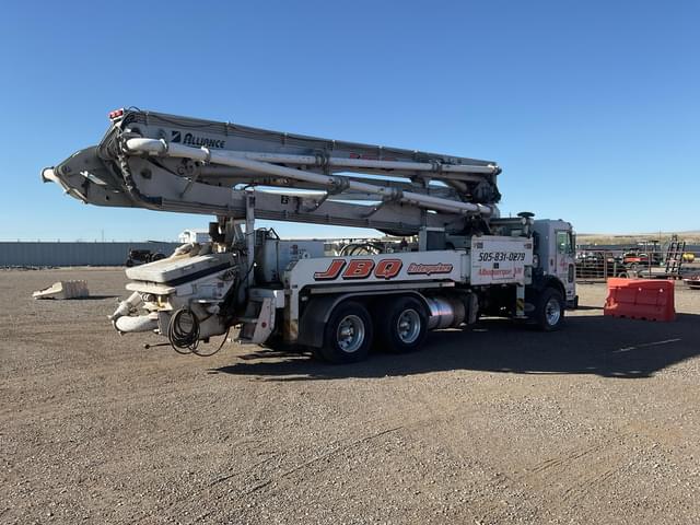 Image of Peterbilt 320 equipment image 2