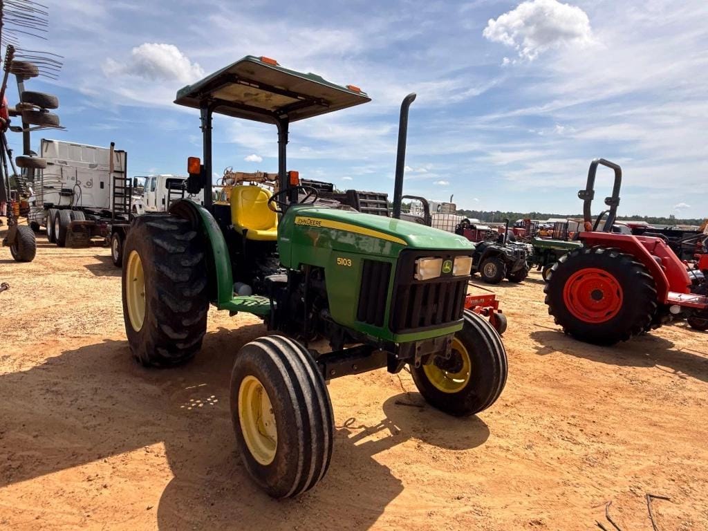 John Deere 5103 Equipment Image0