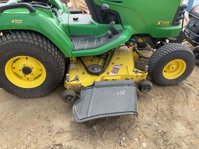 Image of John Deere X724 equipment image 4