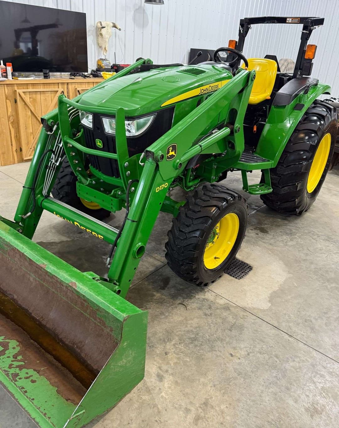 Image of John Deere 4044M Primary image