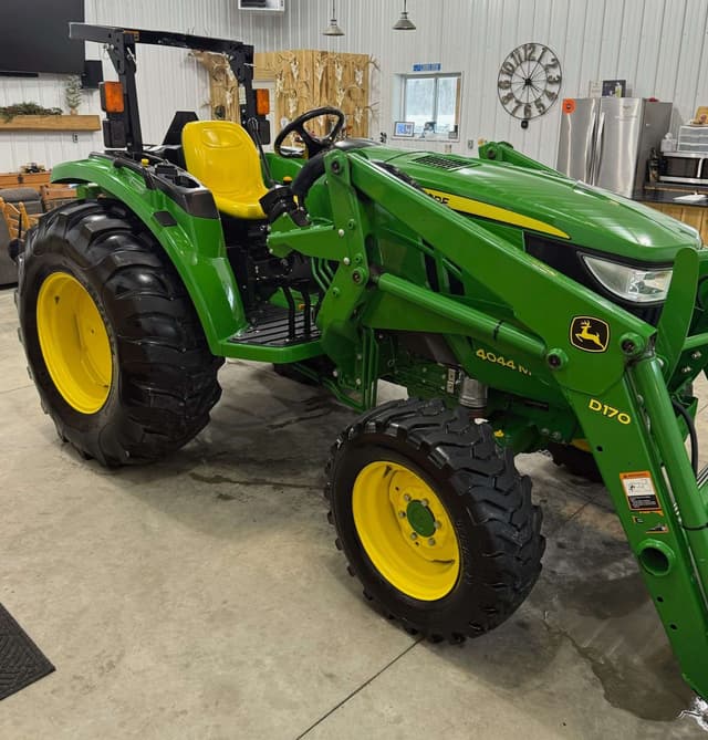 Image of John Deere 4044M equipment image 2