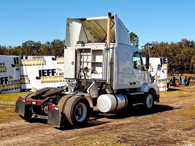 Image of Volvo VNL equipment image 4