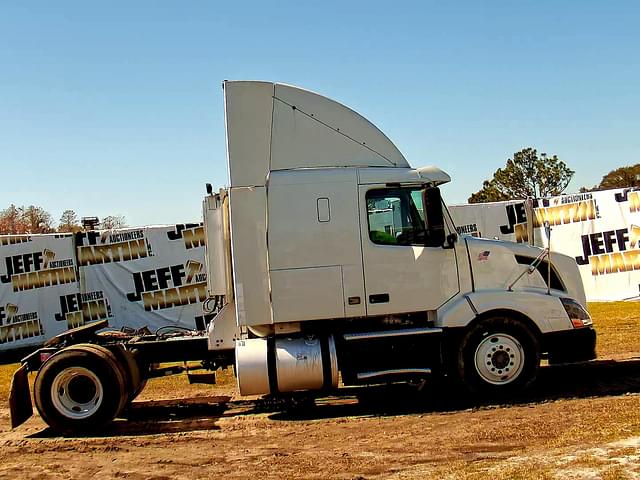 Image of Volvo VNL equipment image 3