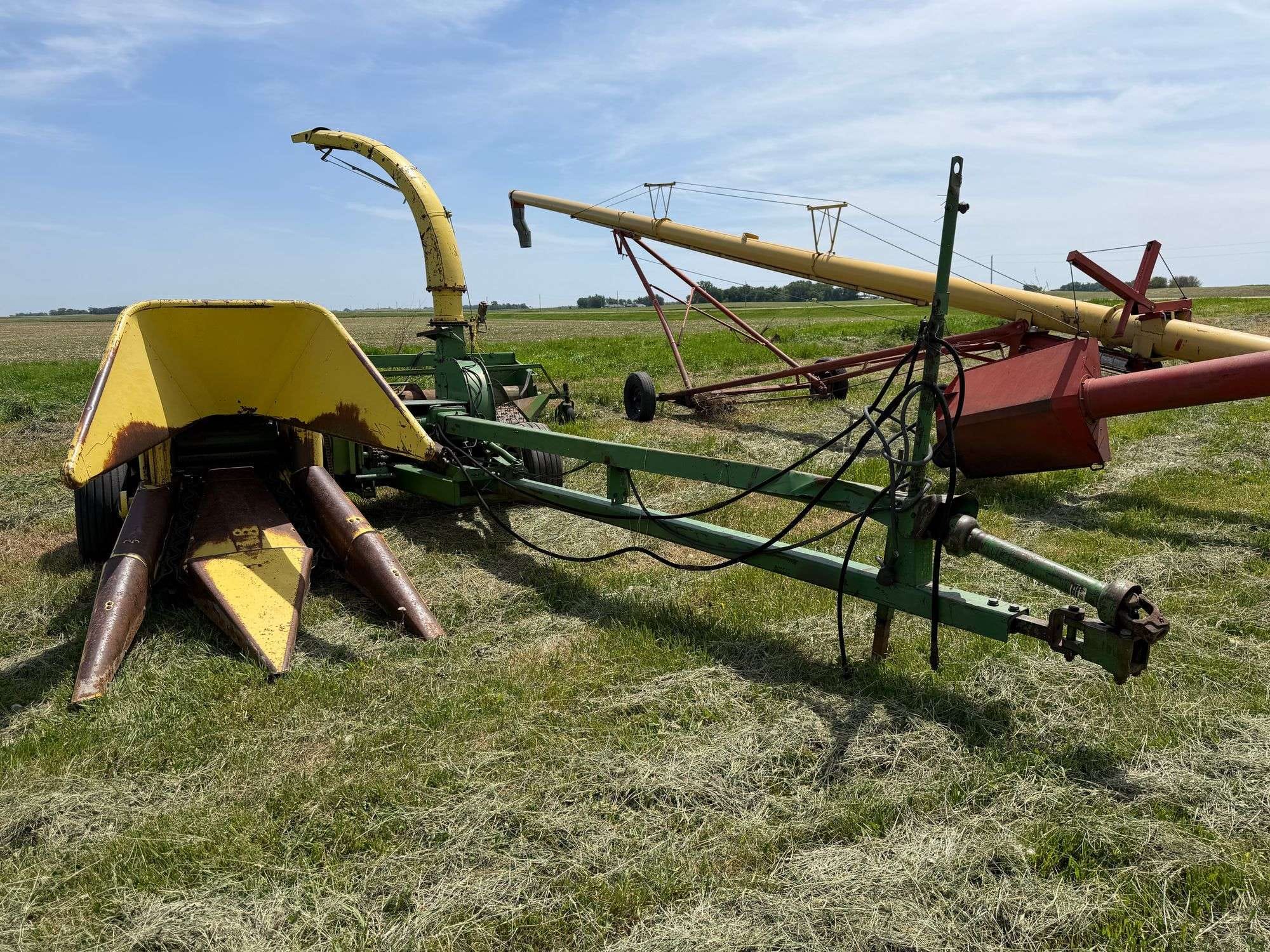 John Deere 3800 Equipment Image0