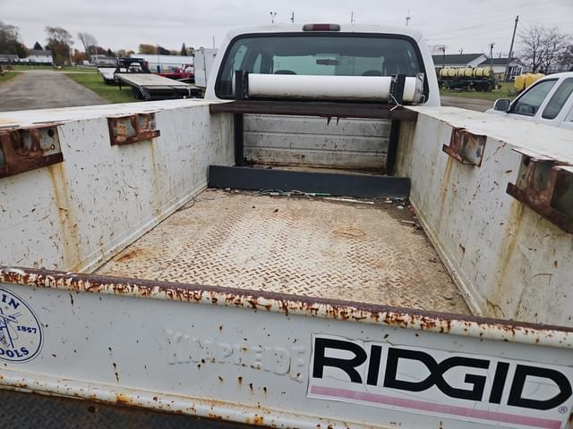 Image of Ford F-350 equipment image 4