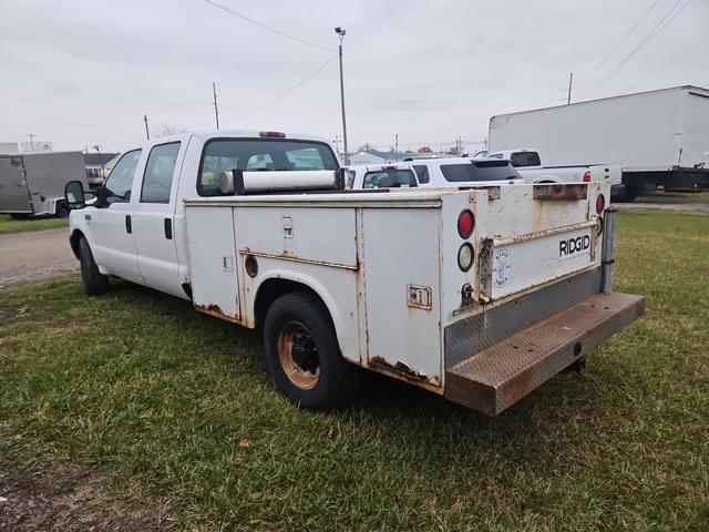 Image of Ford F-350 equipment image 2