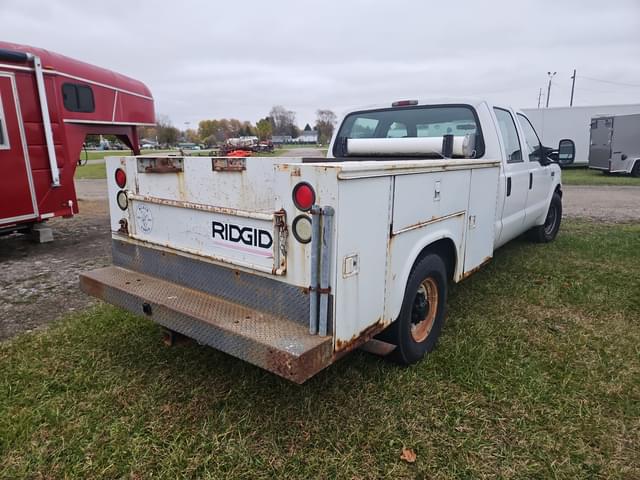 Image of Ford F-350 equipment image 3