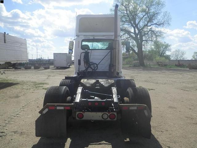 Image of International 8600 equipment image 4