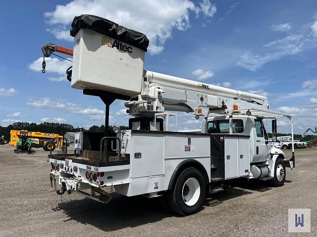 Image of International 4300 equipment image 4