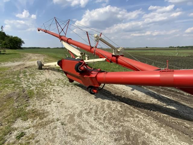 Image of Buhler Farm King 1385 equipment image 1
