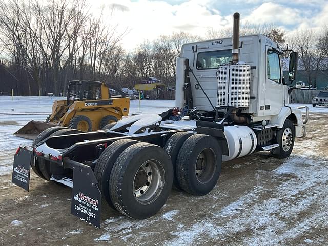 Image of Volvo VNM equipment image 4