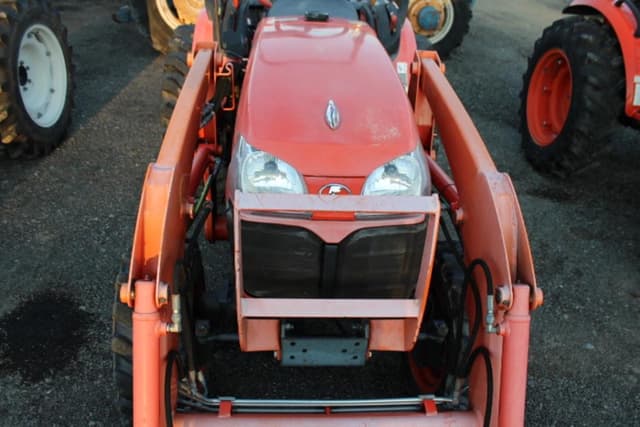 Image of Kubota B3300SU equipment image 4