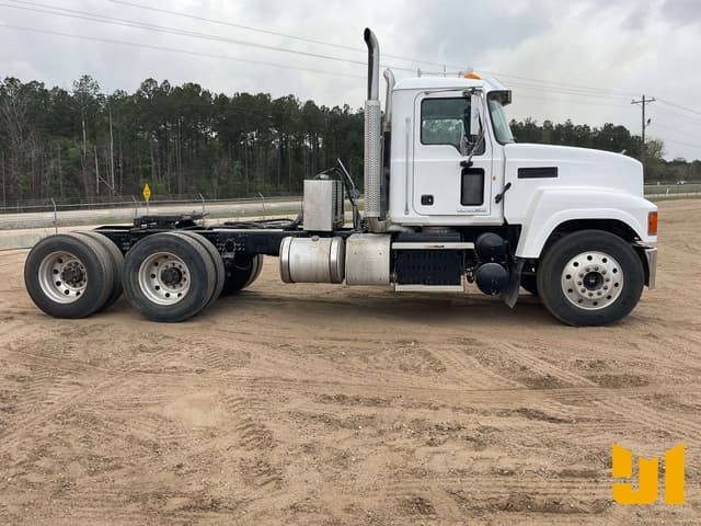 Image of Mack CHU613 equipment image 3