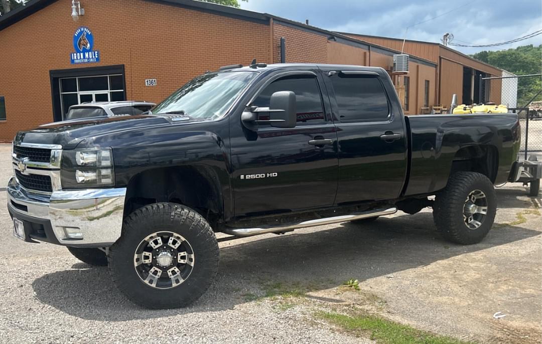 Image of Chevrolet Silverado Primary image