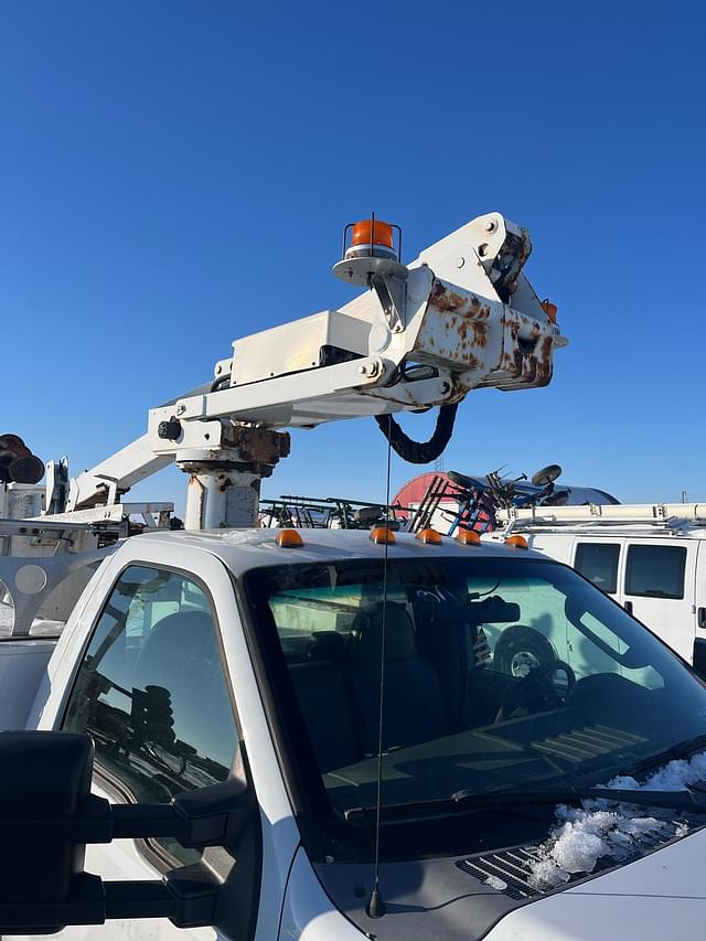 Image of Ford F-450 equipment image 4