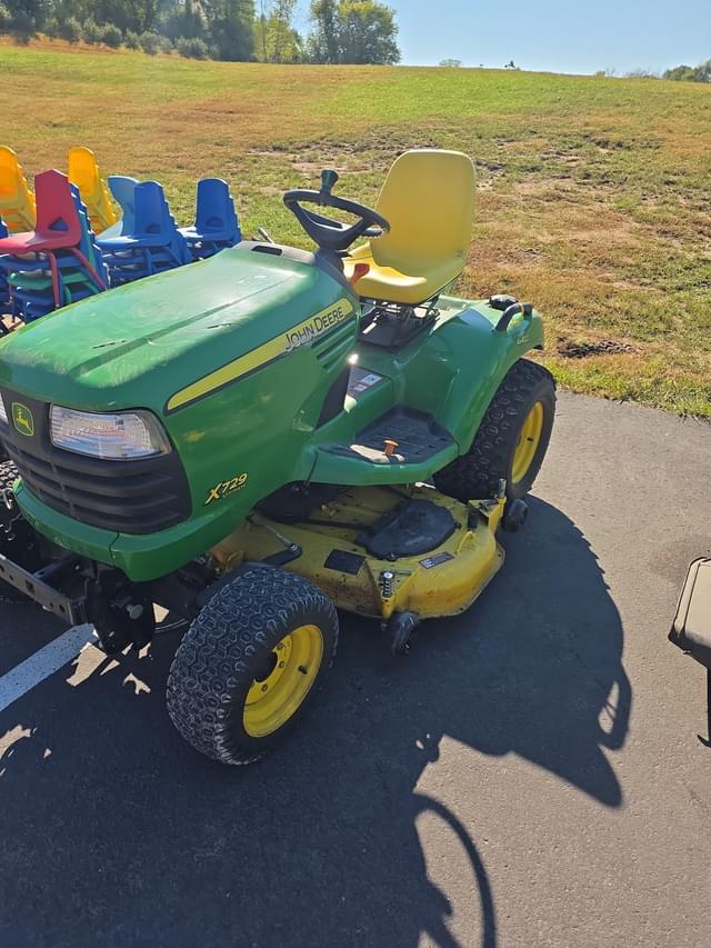 Image of John Deere X729 equipment image 4