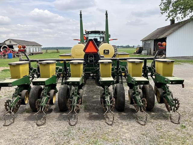 Image of John Deere 7200 equipment image 4
