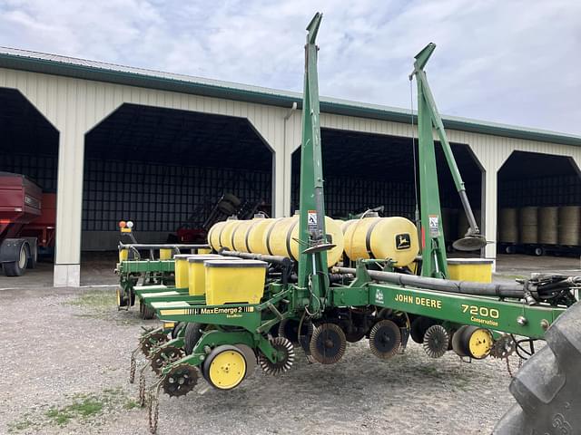 Image of John Deere 7200 equipment image 2
