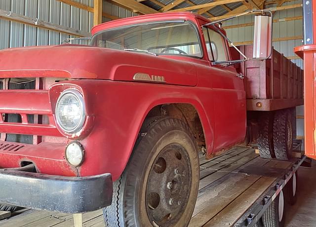 Image of Ford F-600 equipment image 2