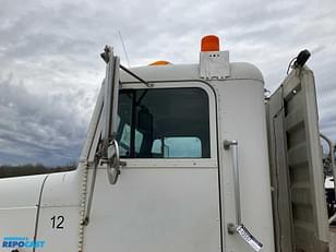 Main image Freightliner FLD120SD 41