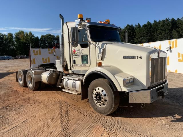 Image of Kenworth T8 equipment image 2