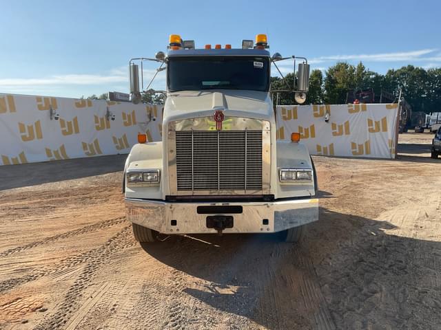 Image of Kenworth T8 equipment image 1