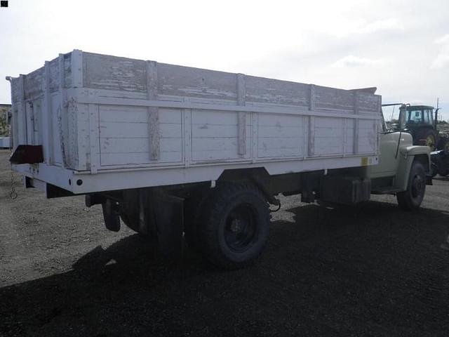 Image of International Loadstar 1600 equipment image 4