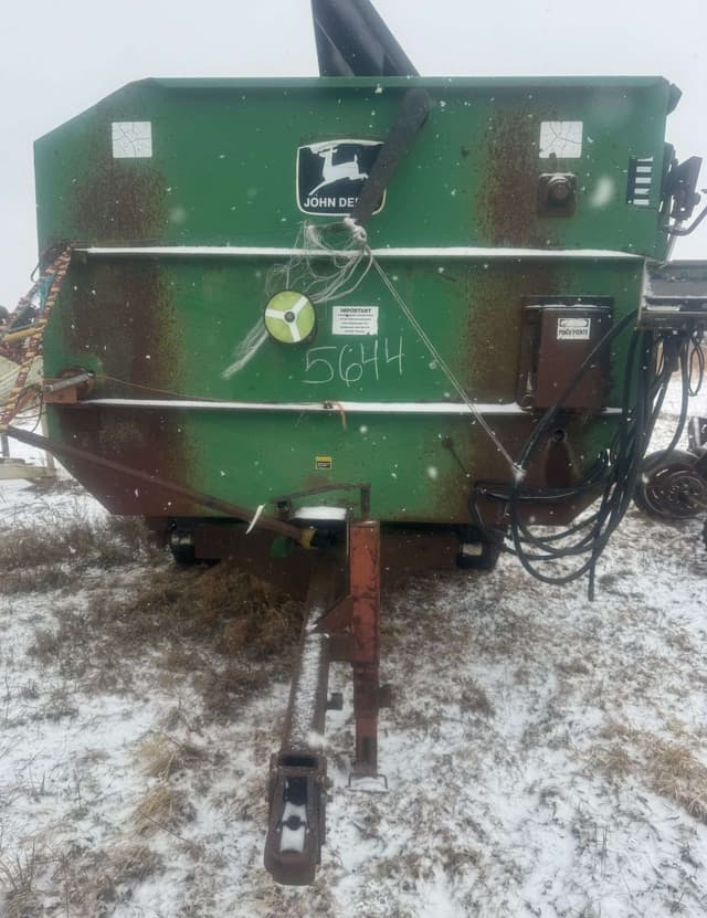 Image of John Deere 135 equipment image 1